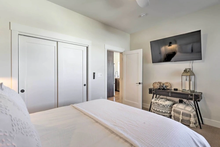 2 Bedrooms Apartment