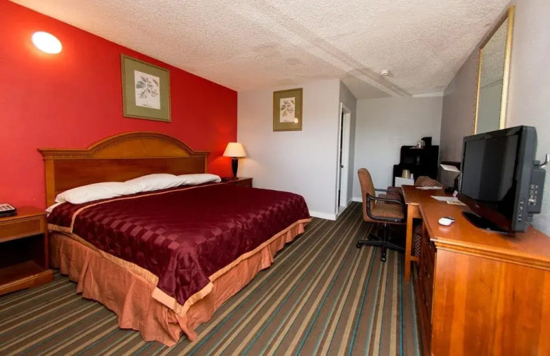 Scottish Inn and Suites
