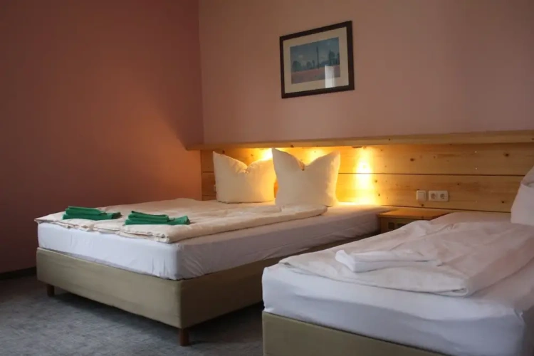 Standard Triple room