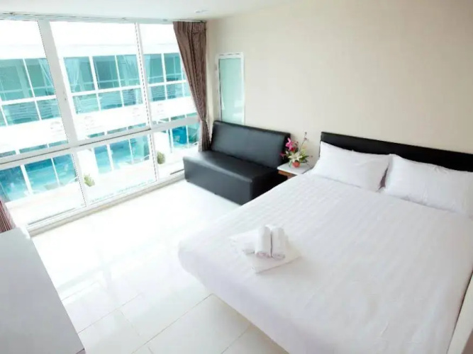 Pool House Service Residence