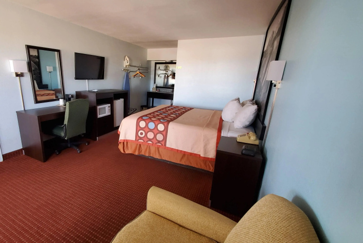 Super 8 by Wyndham Van Horn
