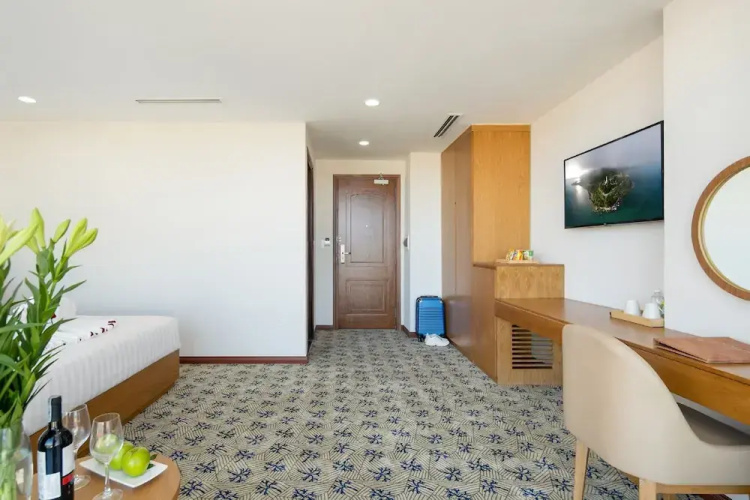 Record Hotel