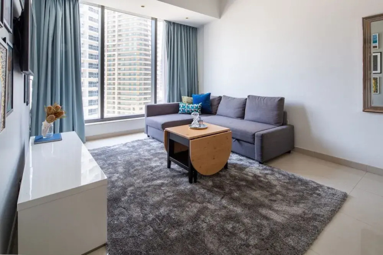 Artistically Decorated 1BR Apartment In Marina