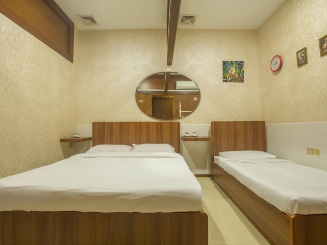 Standard Triple room