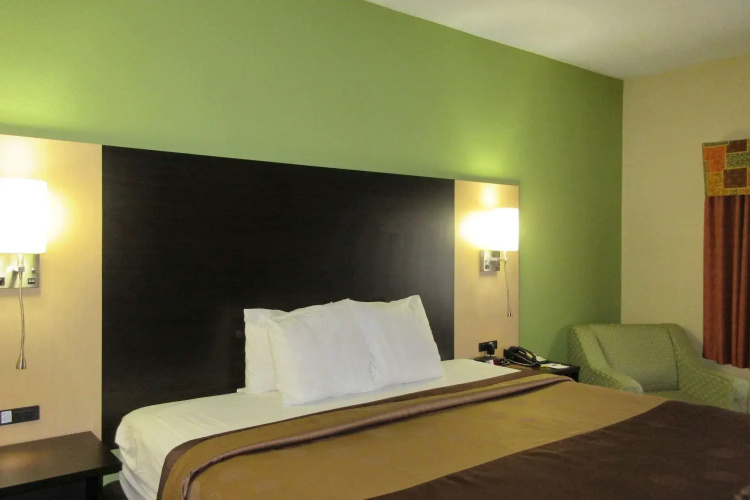 Quality Inn & Suites Benton Harbor - St. Joseph