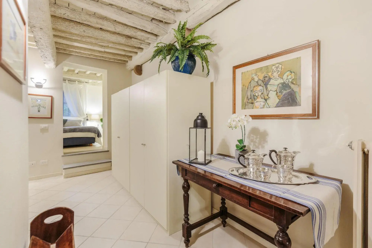 The 1400 s Apartment