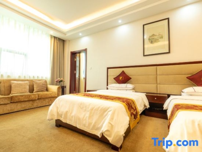 Deluxe Family Suite
