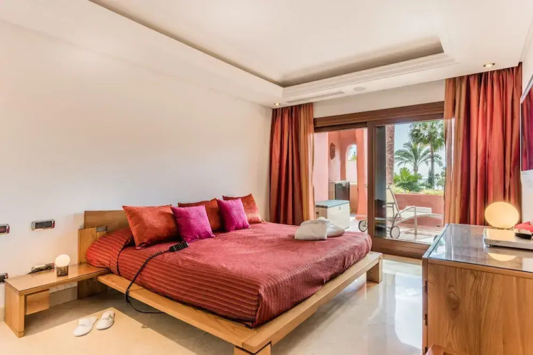 2 Bedrooms Apartment Frontline Beach