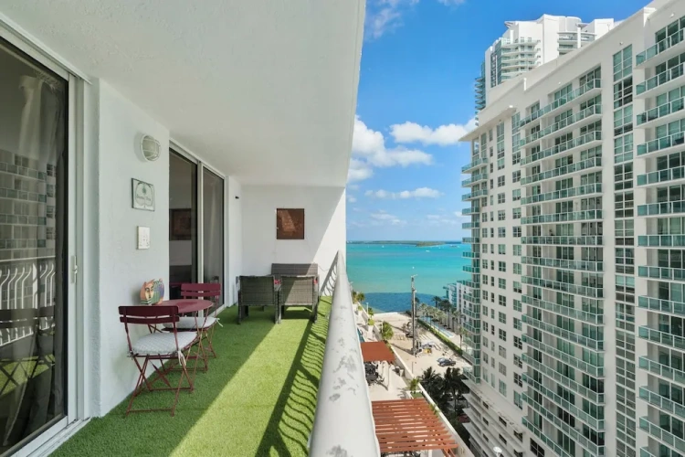 1 Bedroom Comfort room with balcony and with city view