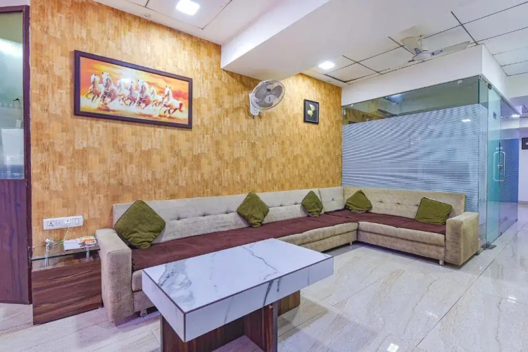 Fabhotel Acropole Inn