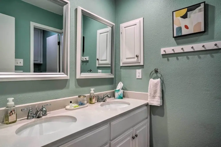 2 Bedrooms Apartment