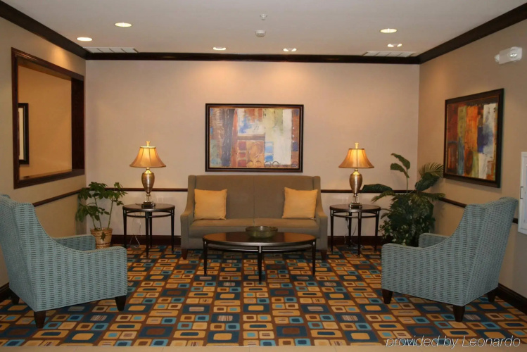 Holiday Inn Express & Suites Youngstown West - Austintown by IHG