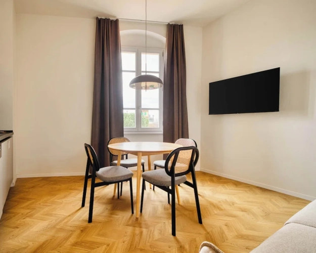 2 Bedrooms Apartment