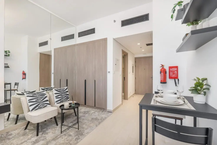 Charismatic Studio in Laya Heights Perfect for 2