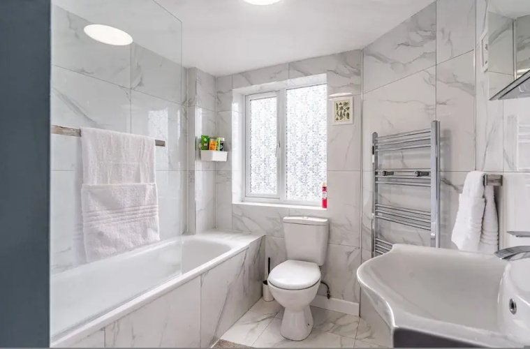 Spacious 2BR Maisonette 2 Baths Huge Lounge
