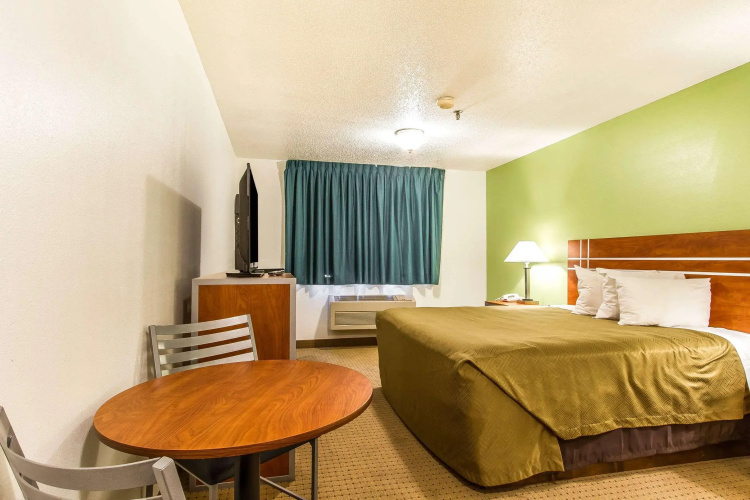 Econo Lodge Inn & Suites Pekin - Peoria Area