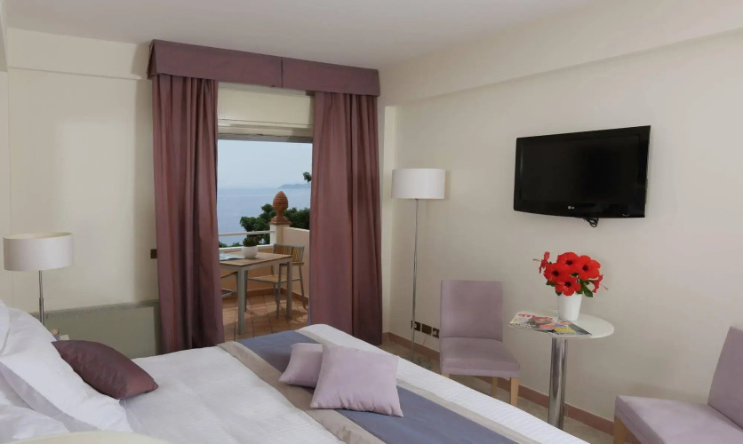 Hotel Crystal Sea