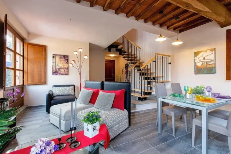 2 Bedrooms Apartment
