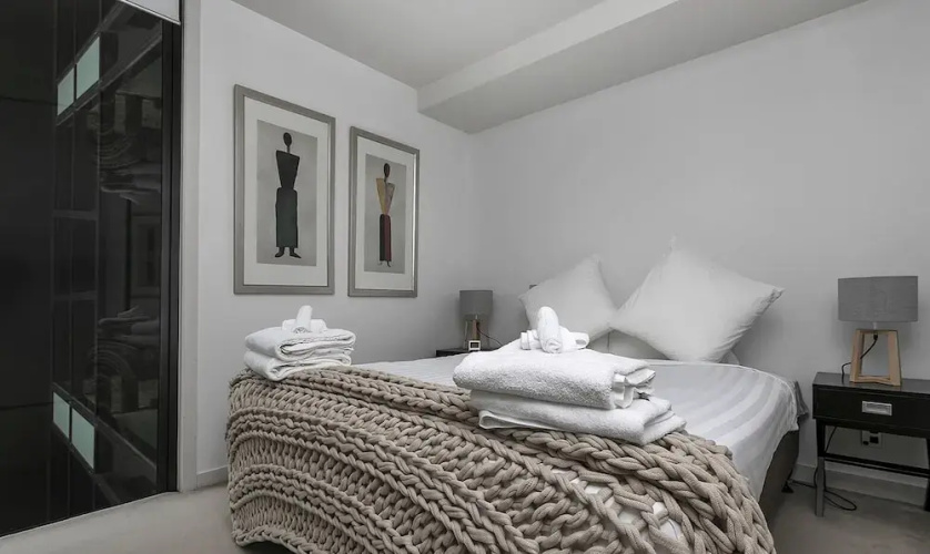 QV Ultra Modern Harbour Apartment - 856