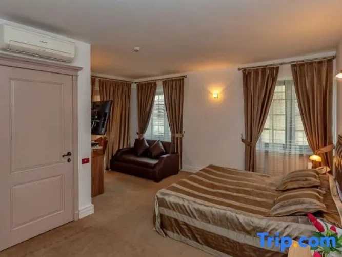Standard Double Suite