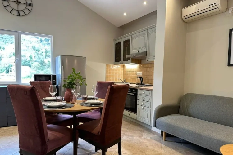2 Bedrooms Apartment with balcony and with bay view