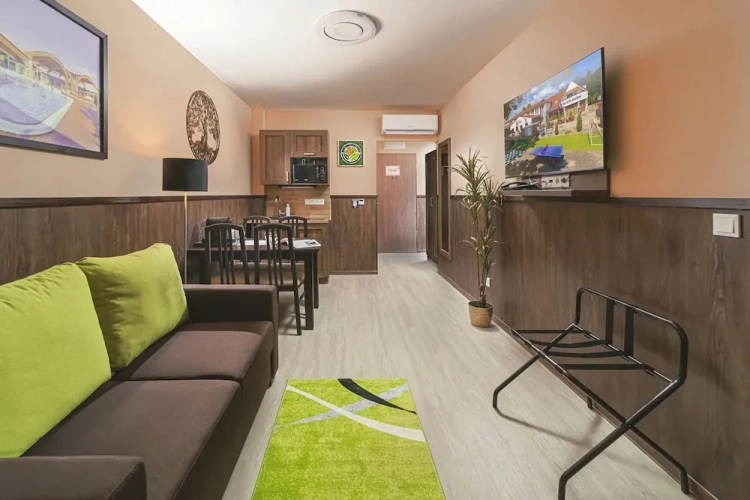 Deluxe Studio