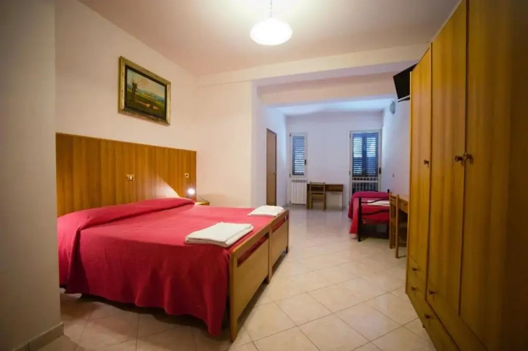 Standard Triple room