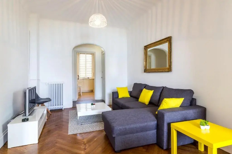 Beautiful apartment by the sea front