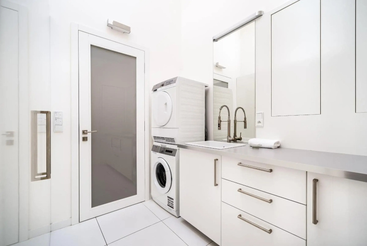 5BR+3.5BT Wilson Central apt.
