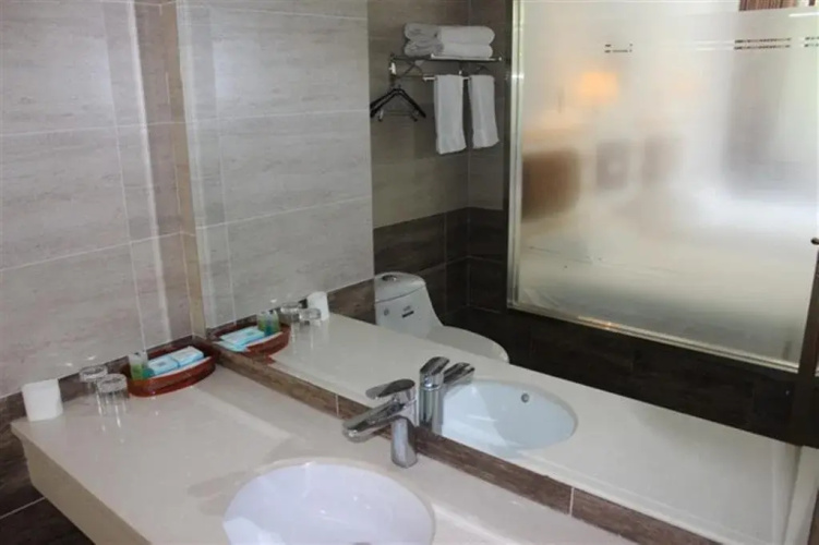 Changbai Mountain Spring Holiday Hotel