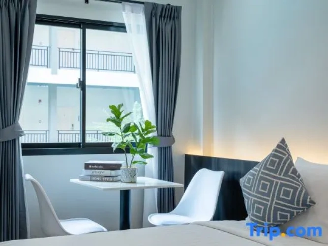Deluxe Double room with pool view