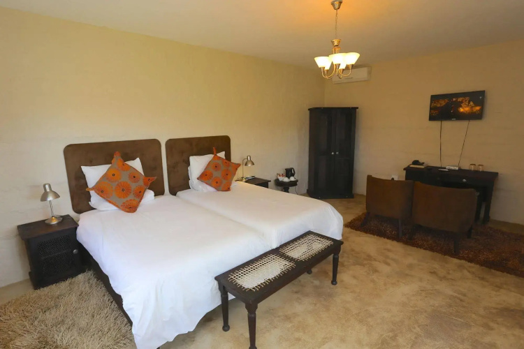 River Crossing Lodge