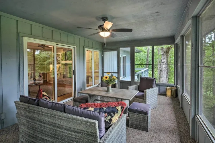 4 Bedrooms Cottage with balcony