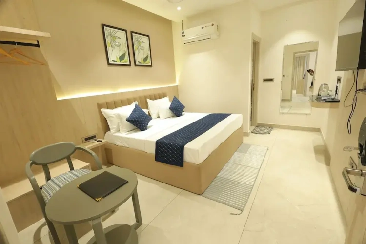 Deluxe Double room with city view