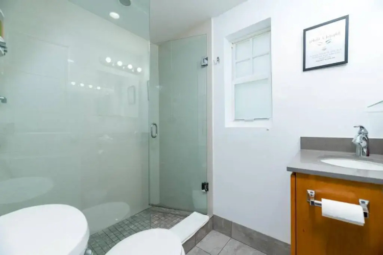 Bayshore Breeze 3 - King Bed, Kitchen, Parking
