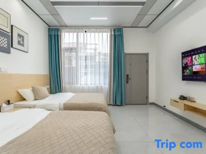 Standard room with courtyard view
