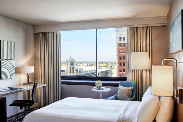 Standard Double Club room with city view