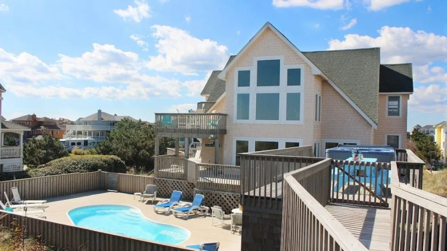 Kuhl Breeze - 5 Br home by RedAwning