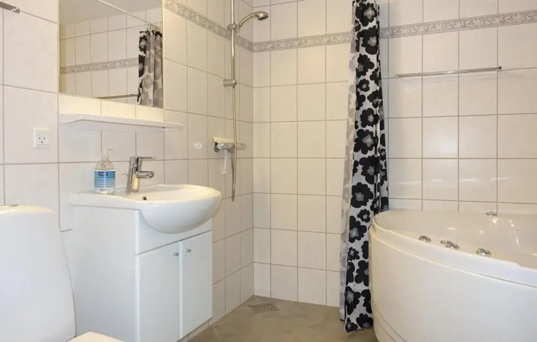 Nice Apartment in Allinge With 1 Bedrooms and Wifi
