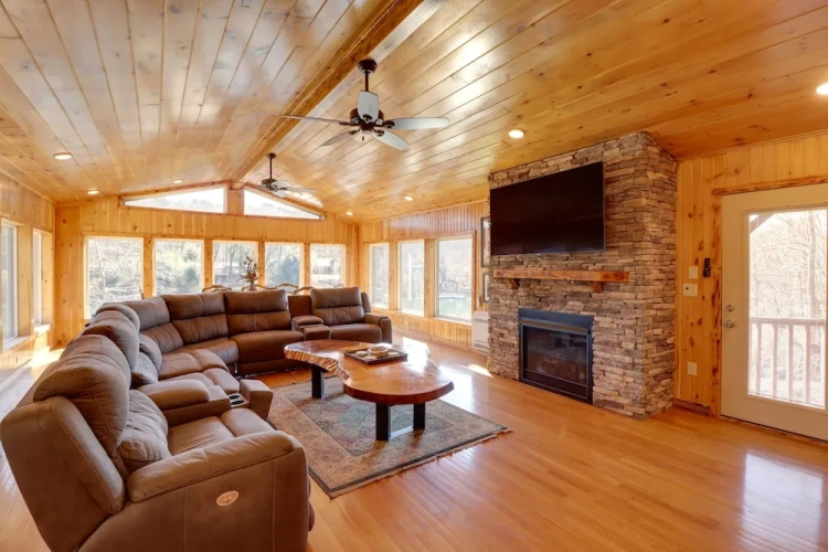 4 Bedrooms Cottage with balcony