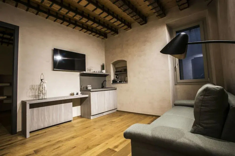 Edward Rooms & Wellness