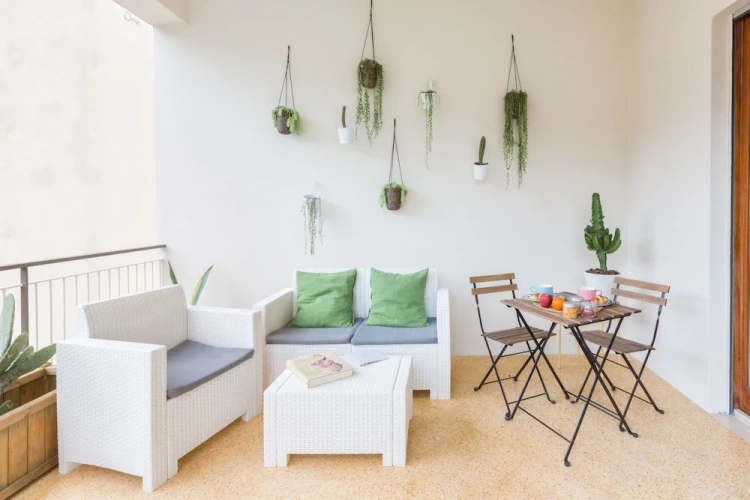 4 Bedrooms Apartment