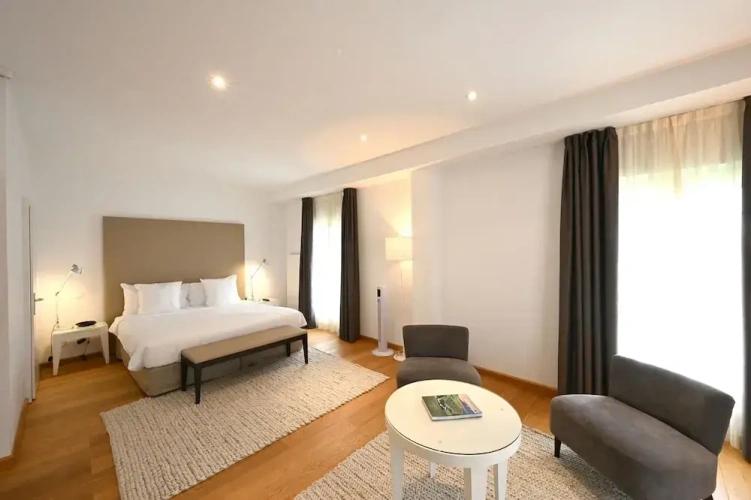 Suite with park view