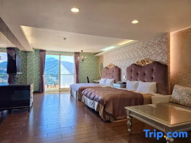 Deluxe Quadruple room