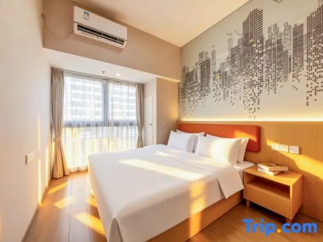 Standard Twin room with city view