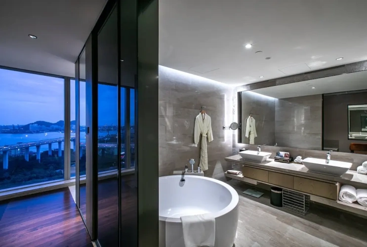 Standard Double Club room with bay view