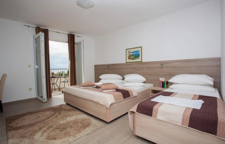 Nice Apartment in Drvenik With 1 Bedrooms and Wifi