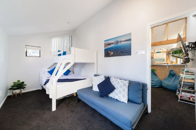 Central, modern city loft style home - CBD