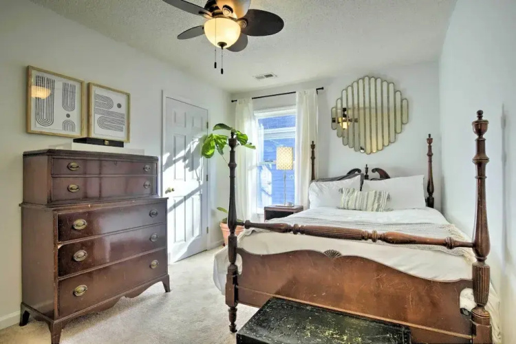 Home With Outdoor Oasis in Downtown Raleigh!