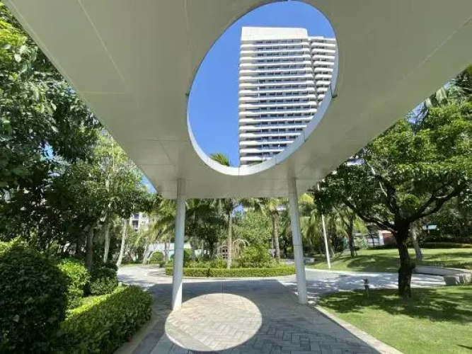Hotel Clouds